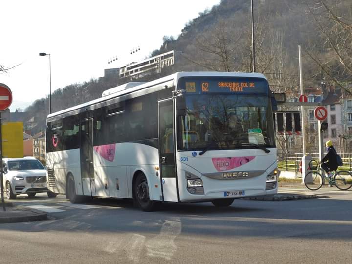 kevin_a38's tweet photo. 🚌 Les VFD exploite la ligne 62 du reseau TAG en direcion du Col de Porte, effectué avec des iveco crossway, ici le n°631 s'engage sur le pont de Chartreuse.
#tagetmoi #crossway #ivecobus #ivecocar #vfd_mobilites #reseautag #ligne62 #flexobus #semitag @TAG_Grenoble https://t.co/0NZneIgIwp
