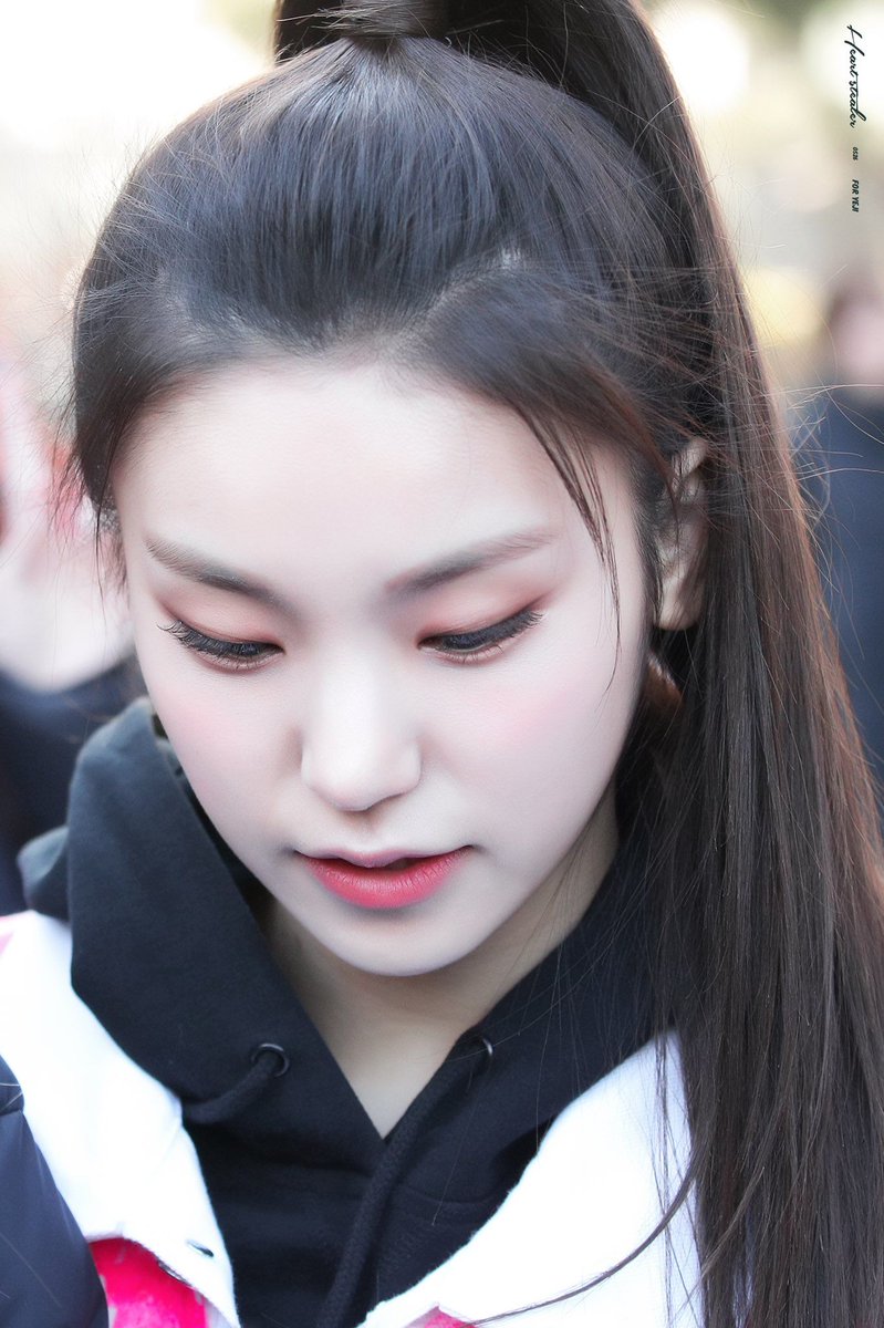 stobely's tweet photo. ㅤ
                                ˚  ·  *
                     𝒍𝒂𝒏𝒆𝒚'𝒔 𝒖𝒑𝒄𝒉𝒂𝒓  ˚.༄
                * ˚ ✦ ㅤ © hourlyhwangyeji
ㅤ
life is truly unfair— gosh she’s so pretty look at her! 😭 #YEJI ITZYofficial https://t.co/T1jwg2MUGG