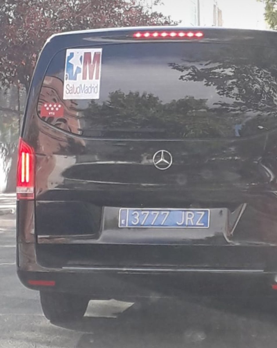 Mariluzfri's tweet photo. Según @elconfidencial Sanidad contrató coches VTC. Según las pruebas evidentes @SaludMadrid es lo que pone en los vehiculos. Y todavía se quejan si les llamamos #PeriodismoBasura. Contrató el gobierno o fué la CAM? Manipular es su "línea editorial"? https://t.co/ZkUbm9lXhG