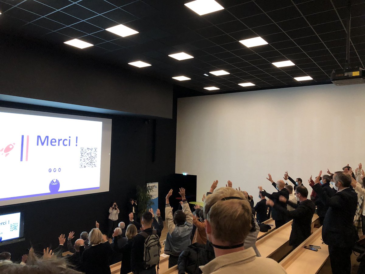 eric_leal's tweet photo. Le Pays Basque est aussi une terre d’innovation. Remise des prix aux lauréats 2020 de #Baskinvest et lancement de la #FrenchTech Pays Basque dans le tout nouveau bâtiment Estia 3. https://t.co/E02pQTYhH8