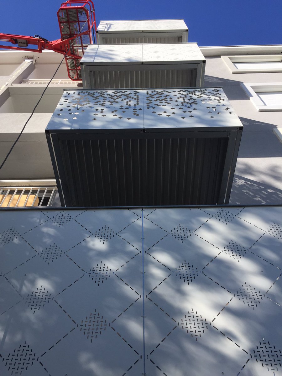 MXCARCHITECTES's tweet photo. Ombres 
#chantier sous le soleil de @VilleStNazaire 
#patterns
@team_archi 
@silenehabitat https://t.co/nw1l8EHTbD
