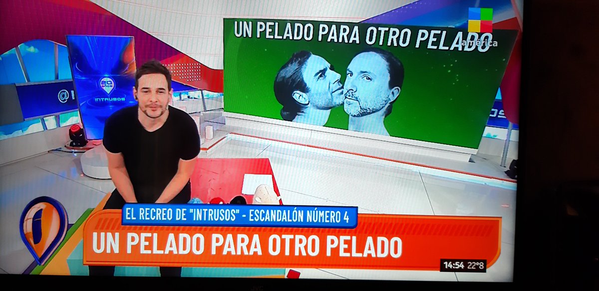 LetyVero's tweet photo. Acá vemos a  @rodrigolussich tranquilo,no te estreses 🤭🤭🤭🤭. #Intrusos2020 https://t.co/WadfTUe3Iq