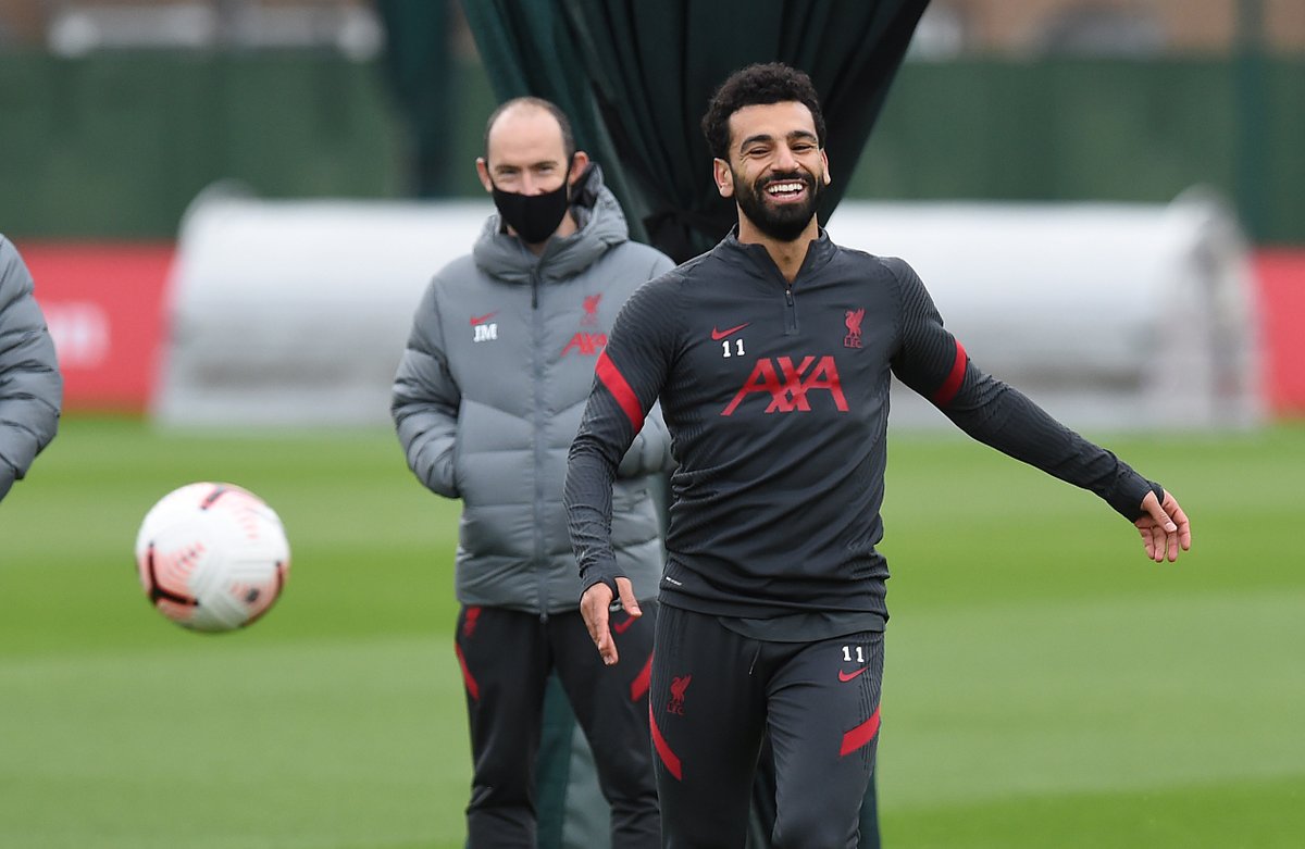 LFC_Arabic's tweet photo. يضحك يضحّك خلق الله، يفرح يفرّح كله معاه 🙌🔴👑 https://t.co/GAEHpGKCrA
