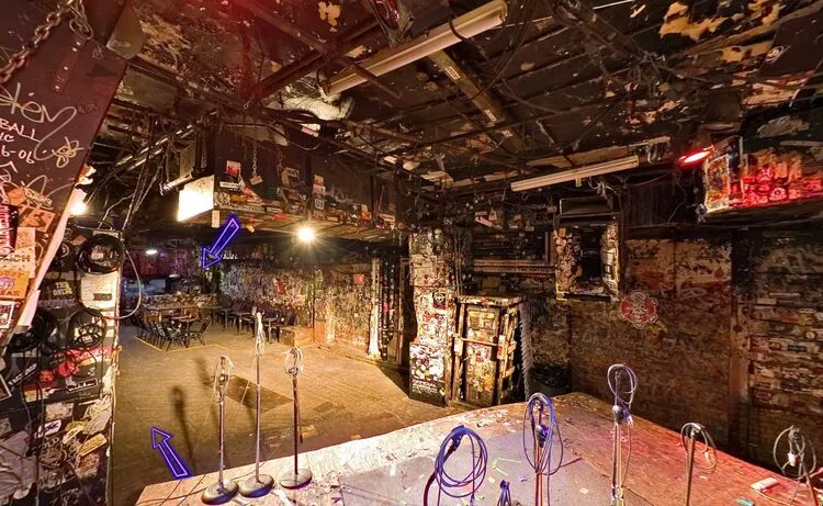 RecordsStarfuck's tweet photo. "We opened our doors on this day in 1973! Name your favorite band who performed on this stage."

-CBGB- https://t.co/K12sFpEM3B