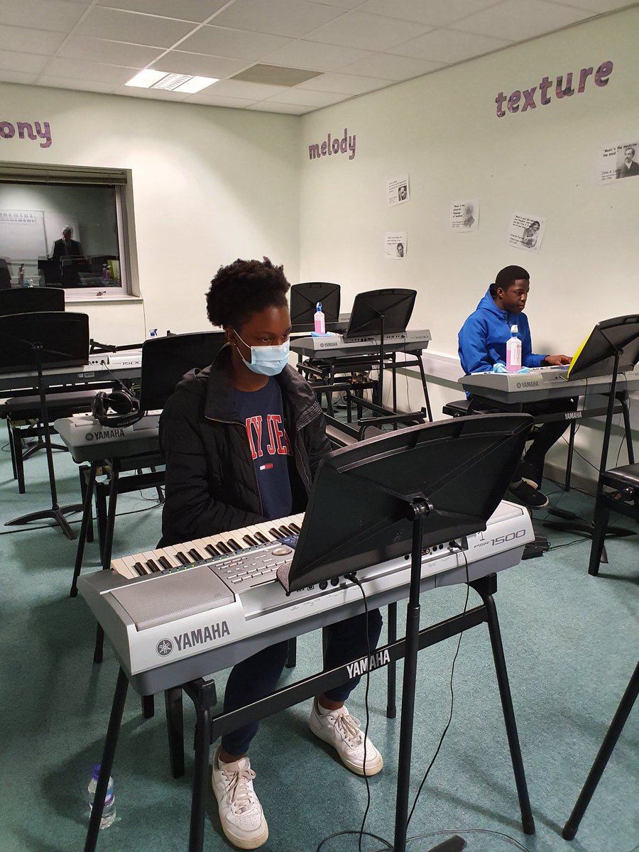 YamahaWH's tweet image. Faith and Melvin were fantastic this evening (and you were playing one of my favourite @PhilCollinsFeed song) #keyboardlesson #teachinginapandemic #musicschool #teaching