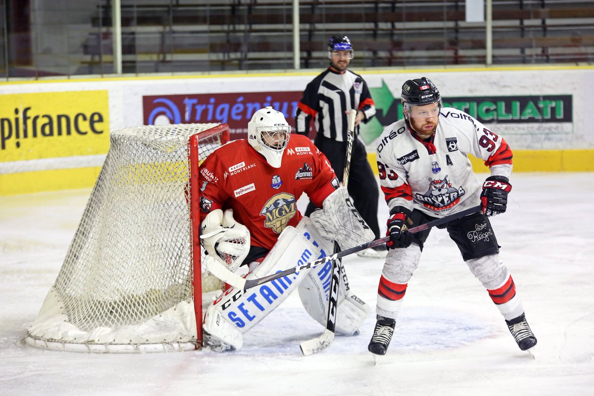 PionniersHockey's tweet image. 🚨 #LIVE  🚨
🏒 Fin 1er tiers | Malgré de bonnes situations en entame de rencontre, nos @PionniersHockey sont menés 2 buts à 0 après vingt minutes de jeu face aux @BoxersBordeaux ! Go Pionniers ! 🥅
#CHEBOR #SLMHockey #GoPionniers