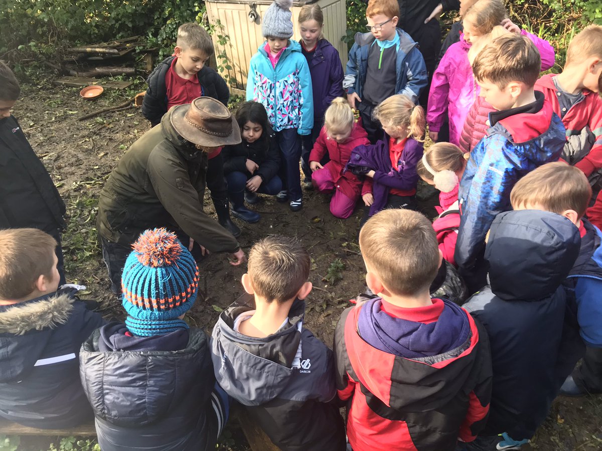 Hendrefoilan's tweet photo. Making a a Roman fort for the soldiers and connecting the forts with Roman roads with @DawnNaturedays @TheGowerSociety #hdfp3 #hdfpHumanities #hdfpOutdoorLearning https://t.co/L5hLl0LLlM