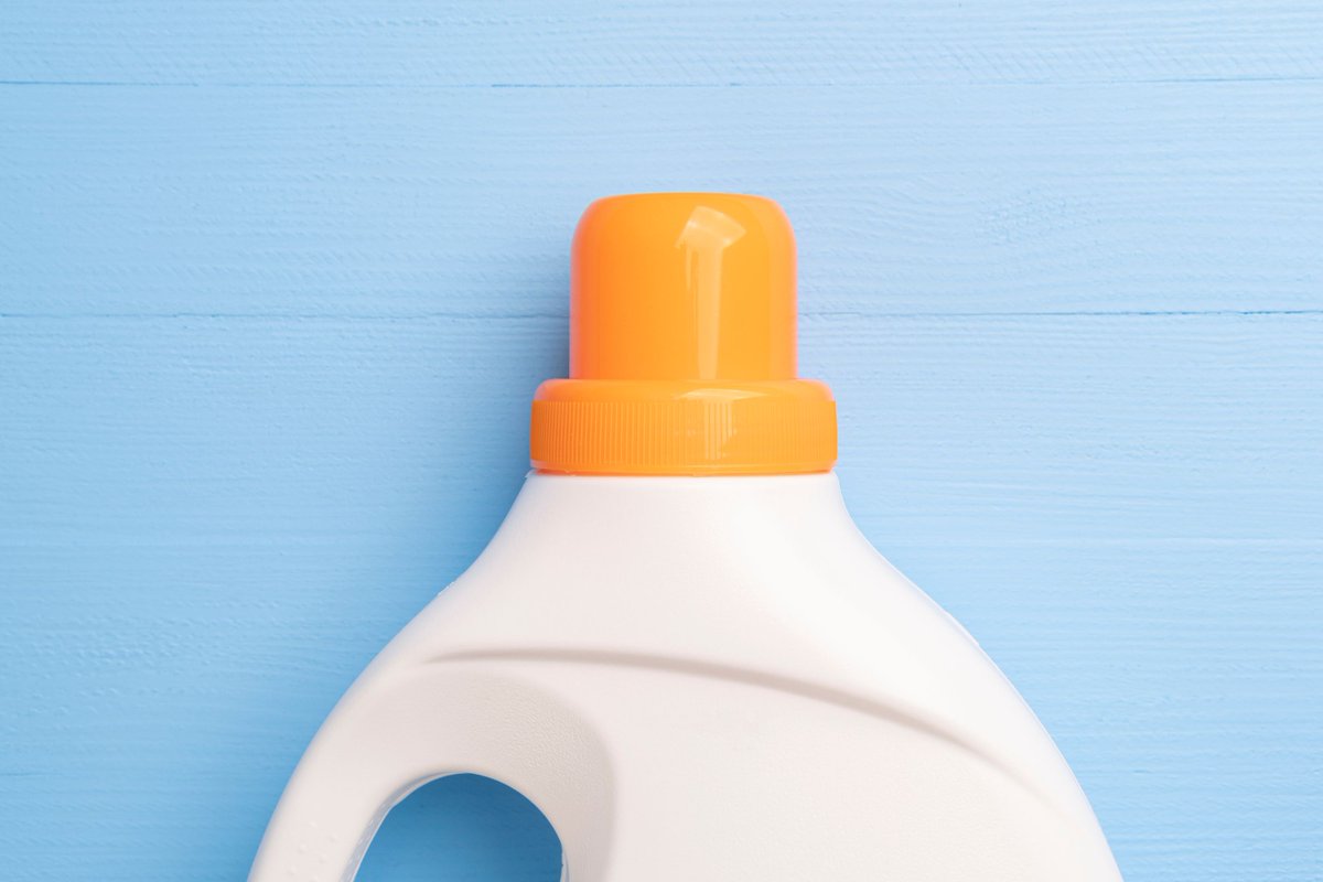 CleanInstitute's tweet photo. Have you been using bleach to stay #SafeandCleanatHome? Make sure you’re following our dos and don’ts for safe, effective use. #cleanandhappy https://t.co/oKEVRSei43 https://t.co/yhWvJcS04J