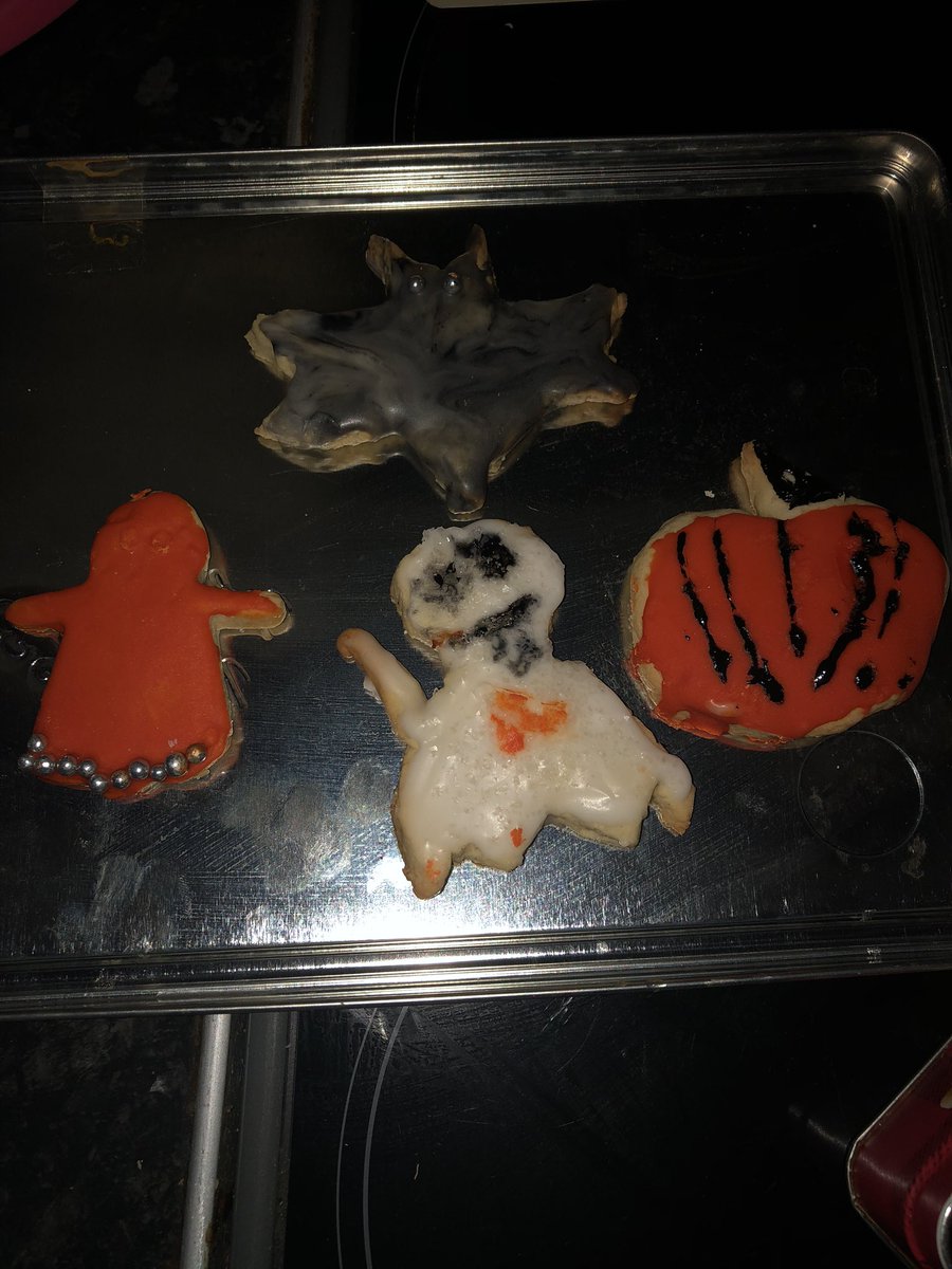 carrie23484's tweet photo. Halloween biscuits made and decorated by Elizabeth 🎃😁 #delicious #funmaking #halloweentreats @Y3classes @SpaAcadAskern https://t.co/hTaRtRSakP