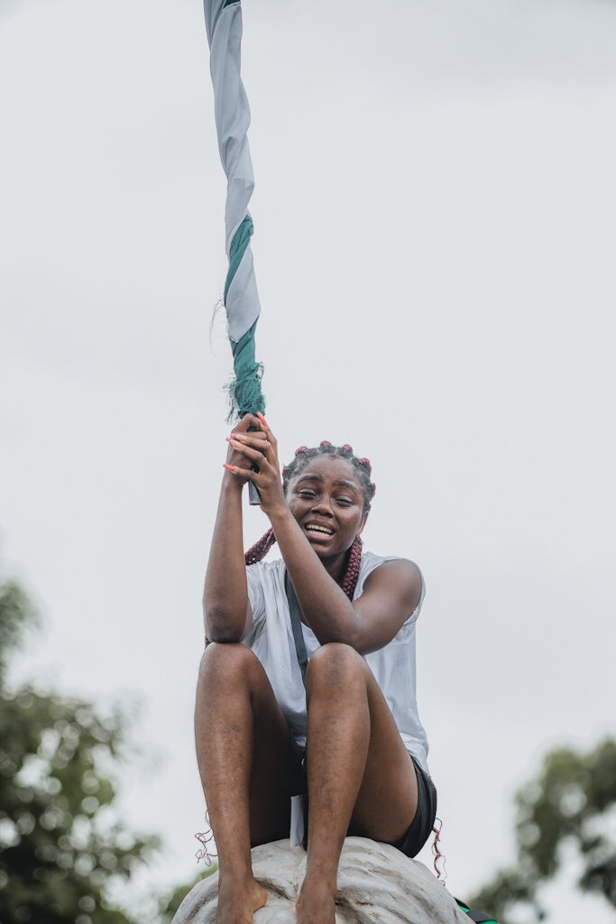 OurFavOnlineDoc's tweet photo. I heard this lady’s brother came back from abroad and SARS killed him

I don’t know who she is
But this picture tell a story and show a pain worth more than a thousand words.

I pray she finds strength and healing.
Nigeria failed her. No wonder that flag is folded. We failed her. https://t.co/6gZxCDfj72