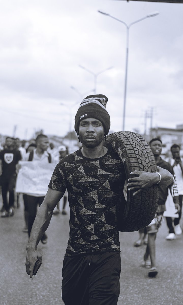 blessedking____'s tweet photo. Peaceful protest from maingate to airport road benin city, until some youth started shooting at us🤧 https://t.co/qvNLSRdvOu