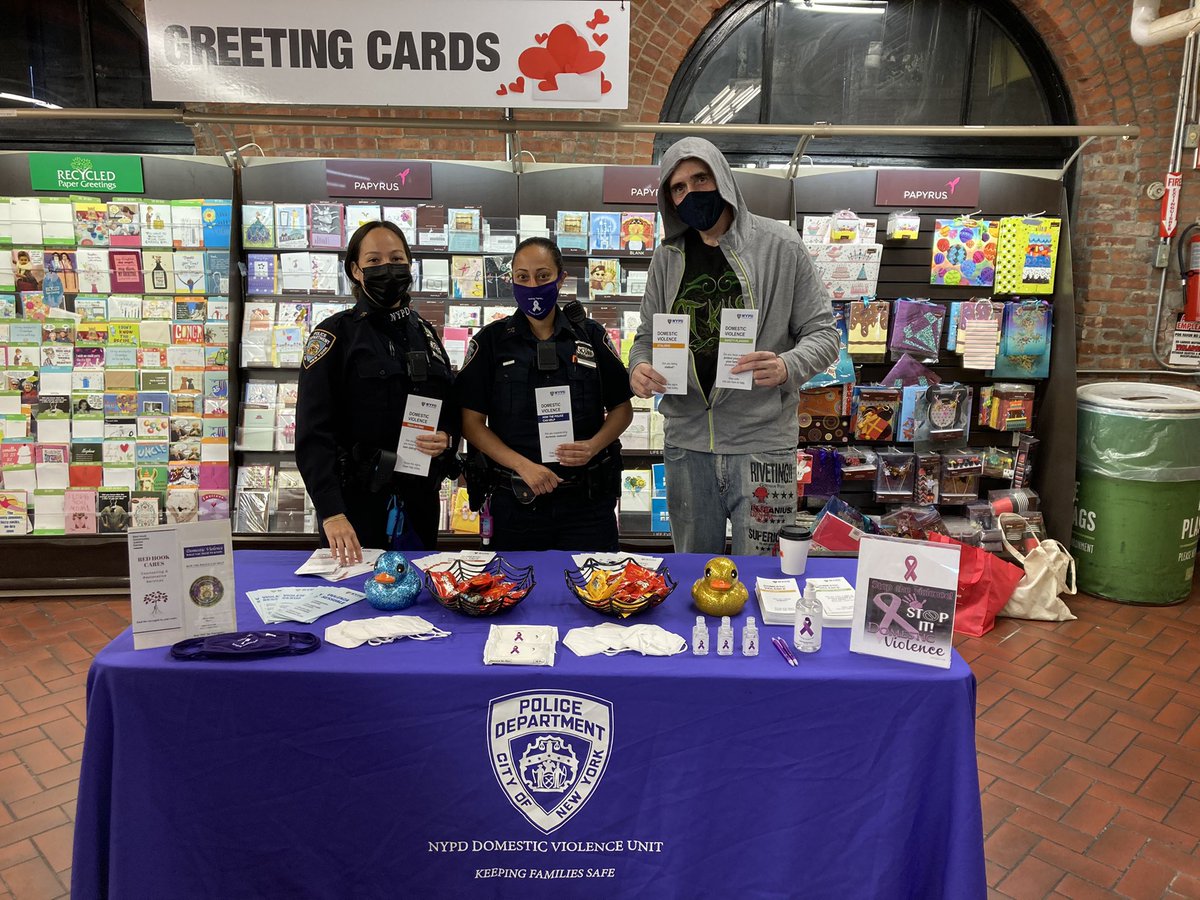 Today our Domestic Violence Unit and Community Affairs Officer conducted an outreach event to connect with our community and spread awareness about Domestic Violence! #StopTheViolence #DVAM2020 <a href="/NYPDDV/">NYPD Dom. Violence</a>