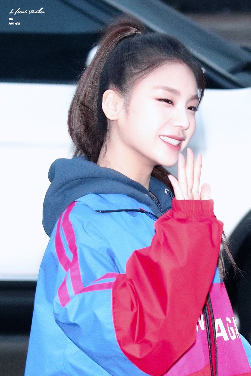 stobely's tweet photo. ㅤ
                                ˚  ·  *
                     𝒍𝒂𝒏𝒆𝒚'𝒔 𝒖𝒑𝒄𝒉𝒂𝒓  ˚.༄
                * ˚ ✦ ㅤ © hourlyhwangyeji
ㅤ
shining smile ✨ #YEJI ITZYofficial https://t.co/8zVDmwlwTs