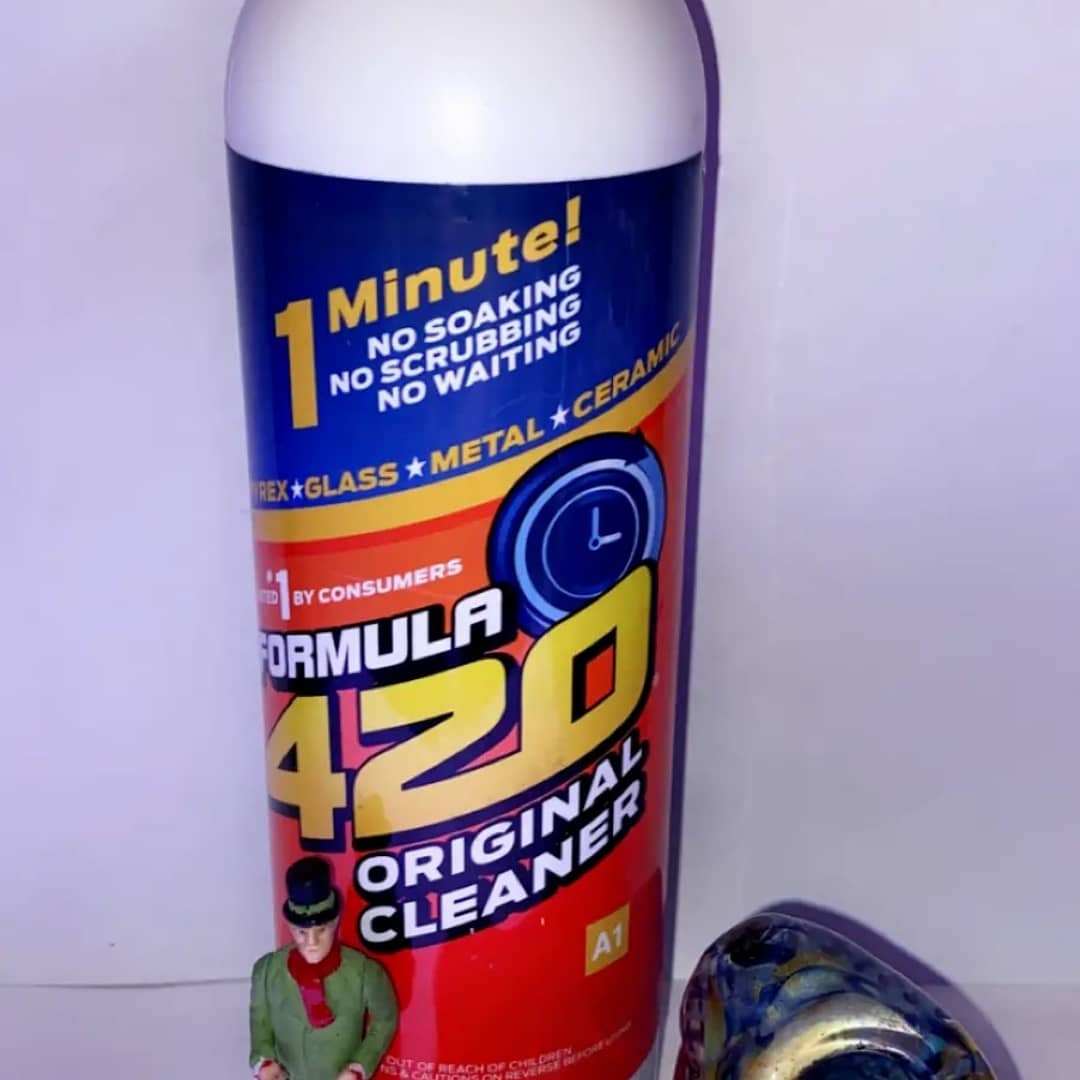 Mr. Topshelf  is here to remind you to clean your pieces!
#bong #31daysofHalloween #formula420 #cannabis