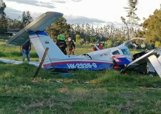 #TRadioNoticias

TRES PERSONAS MURIERON EN ACCIDENTE DE AVIONETA EN #UBATÉ 

¡También se reporta el rescate de un bebé que fue trasladado al hospital El Salvador!

El hecho se presentó la tarde de hoy martes 13 de Octubre después de las 5:00 pm, Noticia en desarrollo..