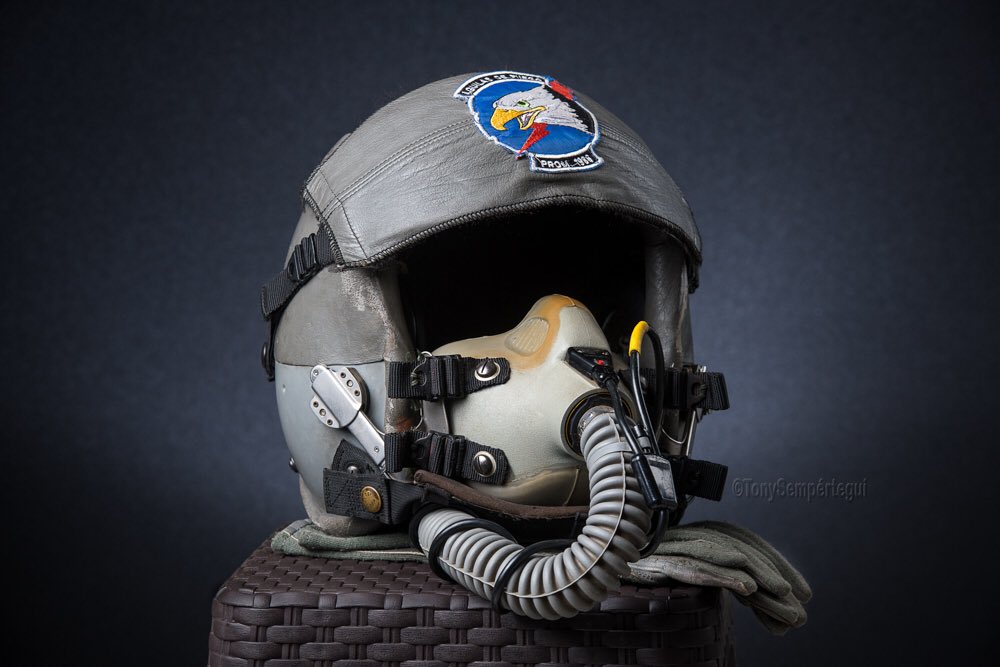 TonySempertegui's tweet photo. Solo es un casco, pero fue mi compañero durante muchas horas!
#fighterhelmet
#cascodevuelo https://t.co/7tG07ISi1W