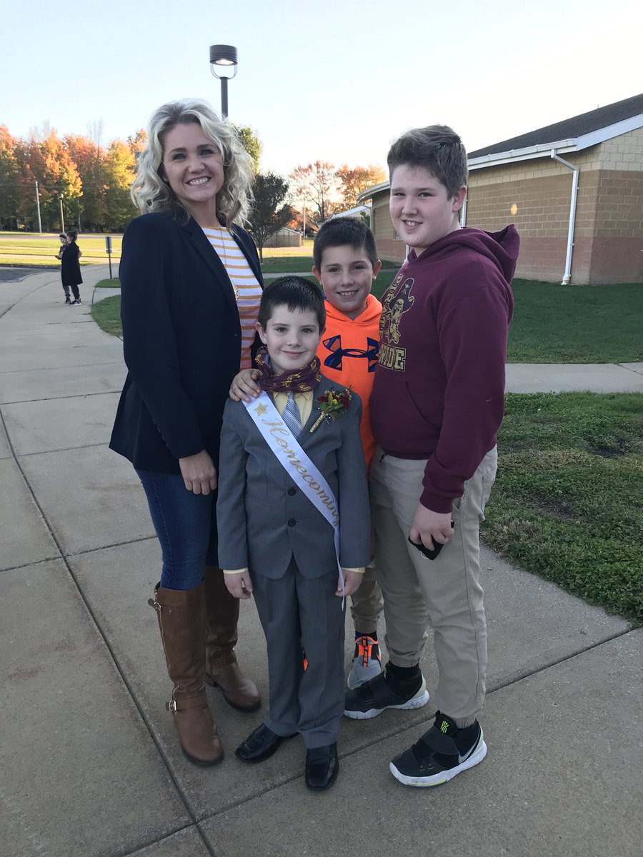 LisaMcC333's tweet photo. My little Prince, my little family, and our little school have my whole heartβ€οΈππ#HoCo2020 https://t.co/z1Hpy0XcPu