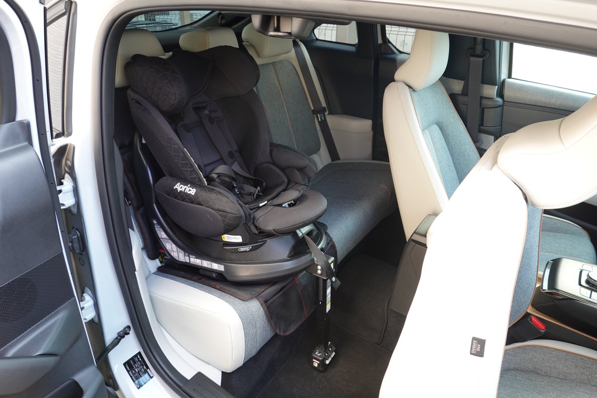 カタリ Mx 30にチャイルドシートを乗せてみたけど マツダの言う 使い勝手のよさ はウソではない フロントシートを前に倒したら結構広いスペースが出来て乗せること自体はやりやすかった ただしドアを開けれるところに限る カタリ Mx 30にチャイルドシートを乗せてみたけど マツダの言う 使い勝手のよさ はウソではない フロントシートを前に倒したら結構広いスペースが出来て乗せること自体はやりやすかった ただしドアを開けれるところに限る