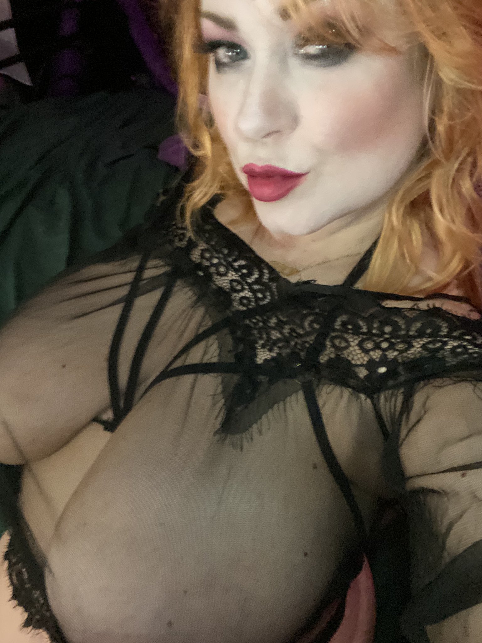 TW Pornstars - 1 pic. Samantha38g #bbwgoddess Queen Of Cucks. Twitter.  About to go live #chaturbatehalloween @chaturbate. 12:14 AM - 14 Oct 2020