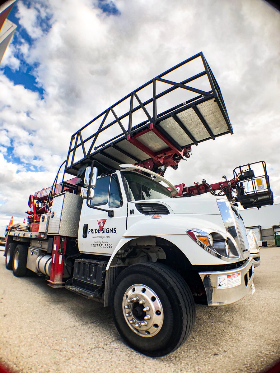 PrideSignsltd's tweet photo. Back at it after an amazing long weekend! #canadianthanksgiving🇨🇦 

#teampridesigns #boomtruck #signs #installation #ontariocanada 
📸credit: @benguse1 https://t.co/KriHhtmdjn