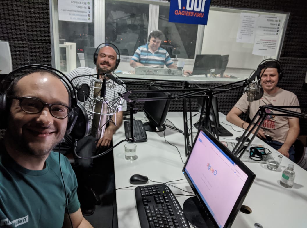 el_bermudas's tweet photo. El Café de Las Bermudas, ahora mismo por FM Universidad 100.7. https://t.co/BiVaeLQMSw