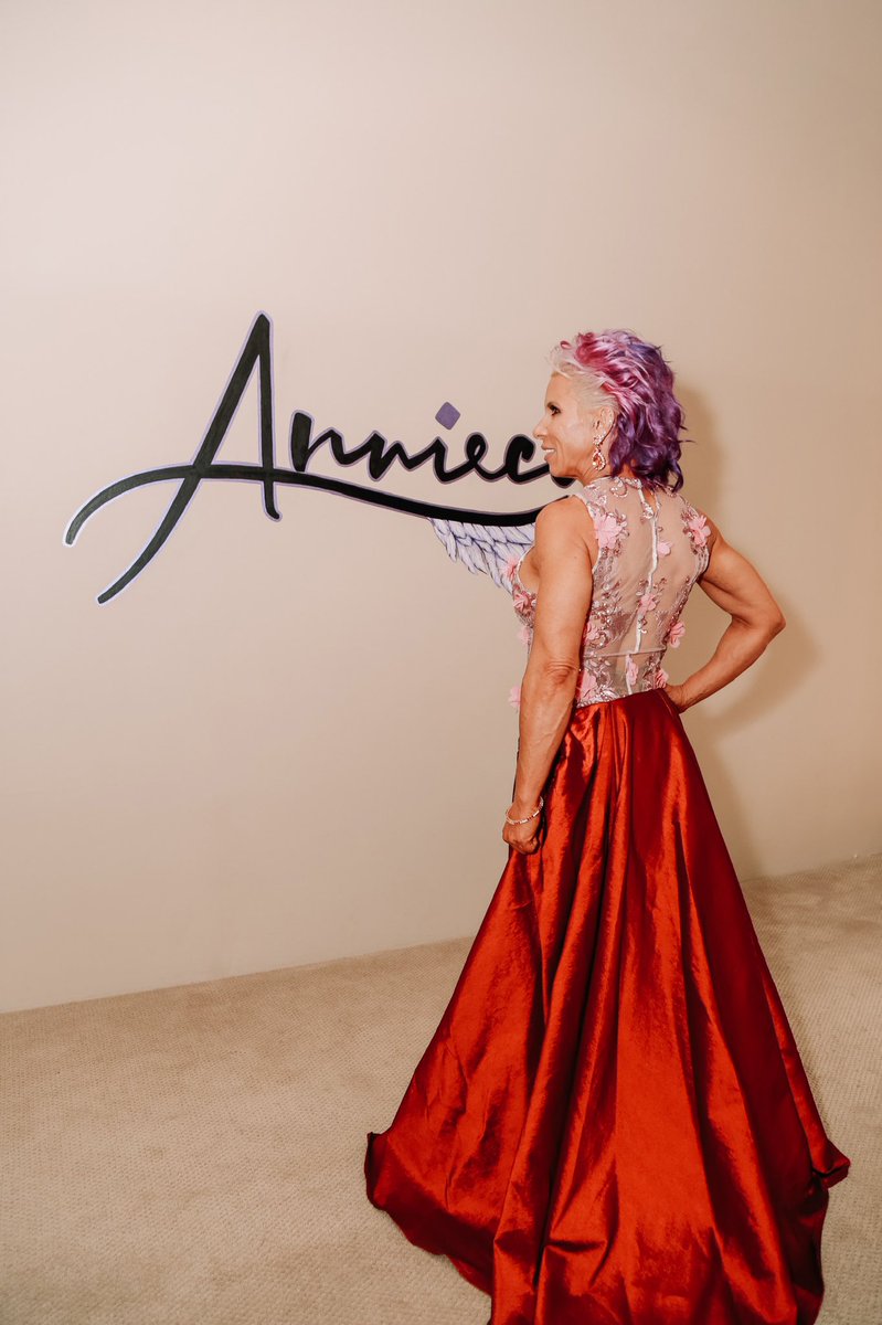 MtorresDesigns's tweet photo. Custom gown made by me! If you haven’t already, check out the full story behind The Oscar Dress. Video up now on IG @melissatorresdesigns ♥️

#couturedesigner #phxdesigner #oscars2020 #customgown https://t.co/zSiuR5Xz7N