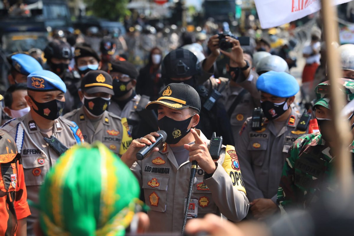 Pengamanan aksi damai dari gabungan berbagai ormas serta organisasi kemahasiswaan/kepemudaan Malang di Depan gedung DPRD dan Balai Kota Malang. Aksi damai ini sebagai jawaban atas demo anarkis beberapa waktu lalu. 

instagram.com/p/CGTaYRZJ595/…