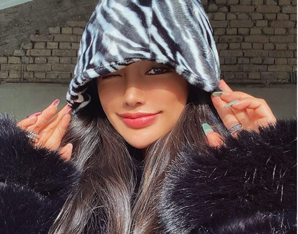 LIPHOP_Official's tweet photo. Fur jackets are here! :) 
And guess what #flagship #store in #garosugil is finally opening! 
Estimated time of possibly next week! 
Get your fur jackets ready babes

It's LIPHOP BABY

https://t.co/AmymgPUoVi
https://t.co/6Rck78kcXs

#liphop #fashion #ootd #daily #seoul https://t.co/Nu2g61AYk6