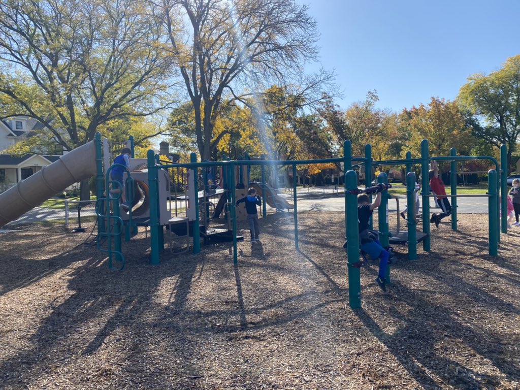MrsThornton_D64's tweet photo. The fantastic first graders of room 117  (group A) had a great first day of hybrid today!! #hybridlearning #EngagedD64 @FieldD64 https://t.co/bn1NQkOZZT