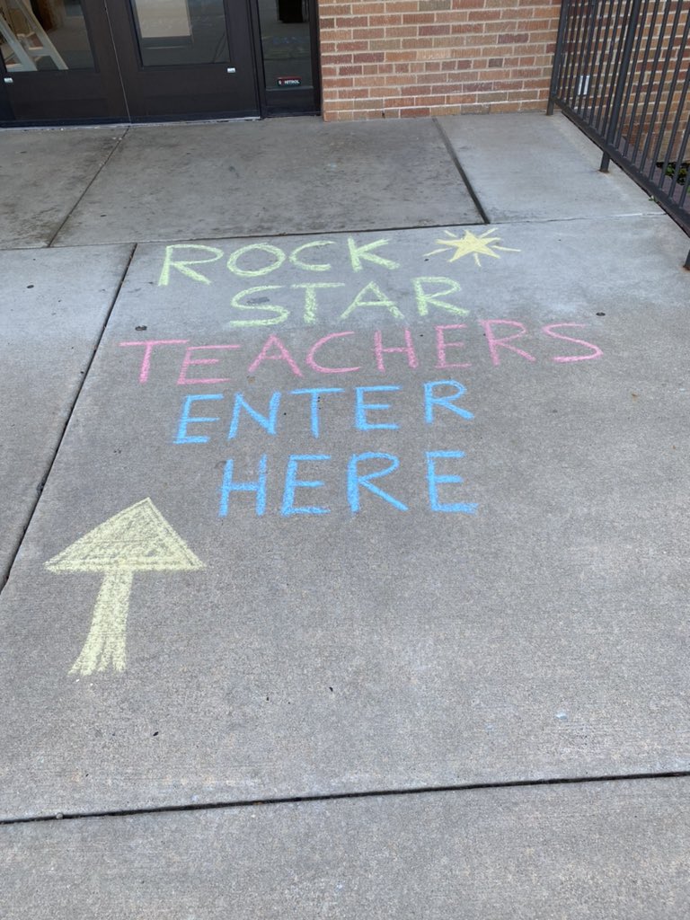 MrsThornton_D64's tweet photo. The fantastic first graders of room 117  (group A) had a great first day of hybrid today!! #hybridlearning #EngagedD64 @FieldD64 https://t.co/bn1NQkOZZT