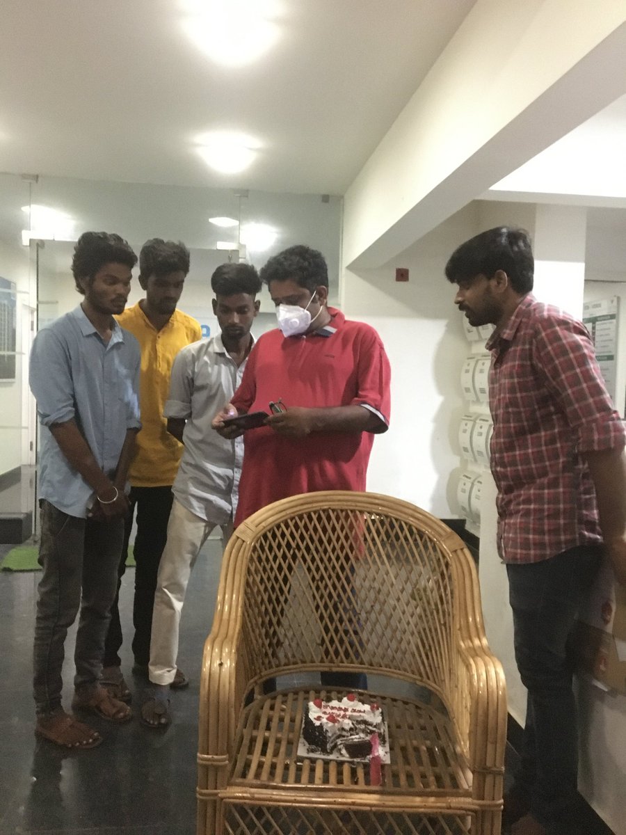 Ranjith_1418's tweet photo. எளிமையானவருடன் சிறப்பான தருணங்கள்
மக்கள் இயக்குநர் @seenuramasamy
அவர்களுடன்...
#HBDSeenuramasamy https://t.co/UFRK7Ap1uf