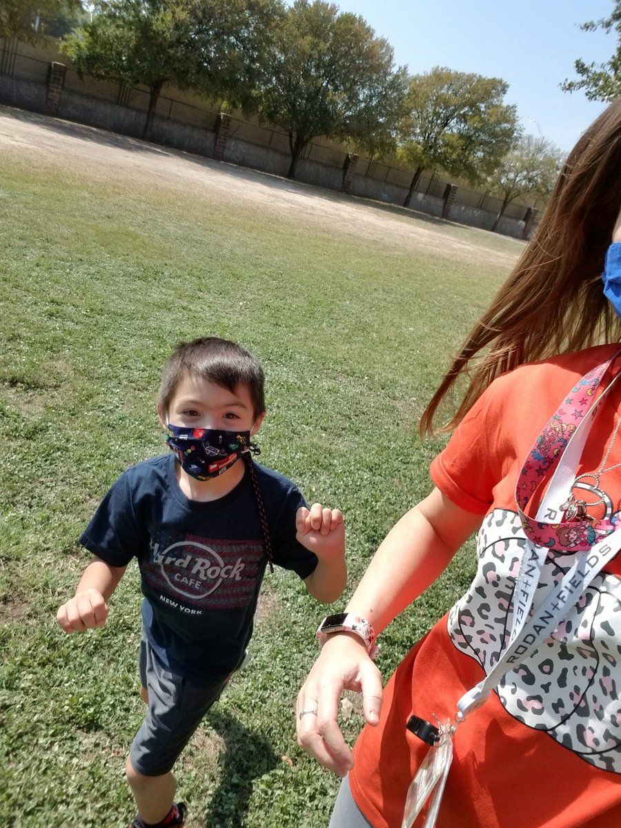 JessicaFey5's tweet photo. I'm glad my student loves to run!! He knocked out half a mile in no time!! I forsee track and field as his future sport 🏃‍♂️🏃‍♂️#nisdwalknroll #nisdspolympics #LSEBlooms @NISDLeonSprings https://t.co/T8nU2EZbYG
