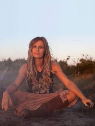 JillPotts16's tweet photo. Can't believe that it's 41 days til me my one on one and my man go to see kasey chambers at Lizoettes Newcastle on the 24th of November 2020 https://t.co/XaYSXBWdAp