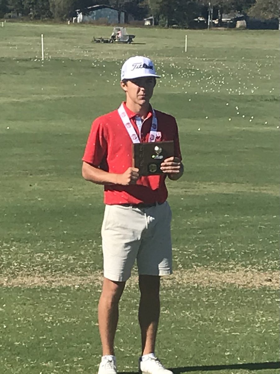 Baylor junior Sheldon McKnight is a TSSAA golf champion. Hits a 4-footer to win the individual title over Riley Grindstaff from Father Ryan. McKnight was stellar on final round shooting 2-under-par.
#GBR #TSSAA
