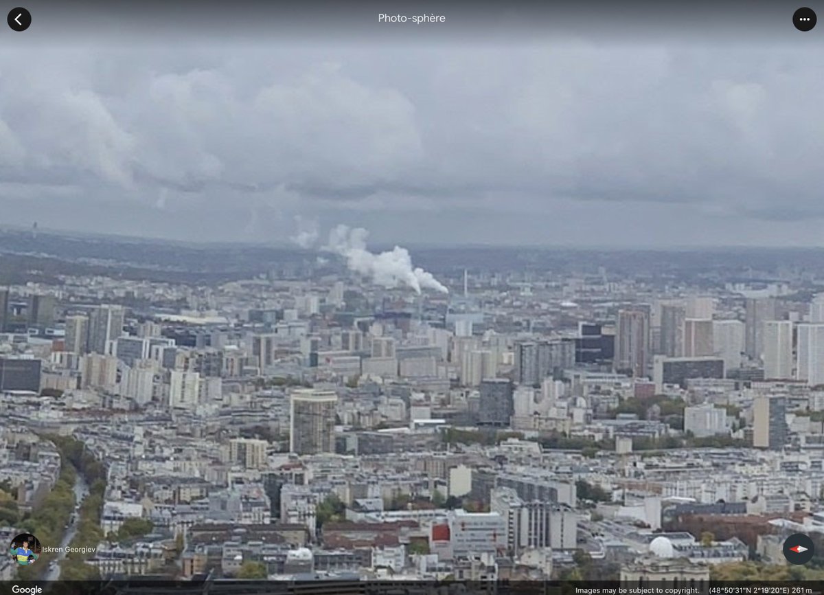 La photo a été prise au téléobjectif depuis la tour Montparnasse en zoomant un max en direction d’Ivry sur Seine.Il y a en fait 2 installations distinctes.