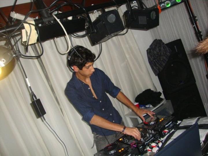 ManushK ▿ tweet media