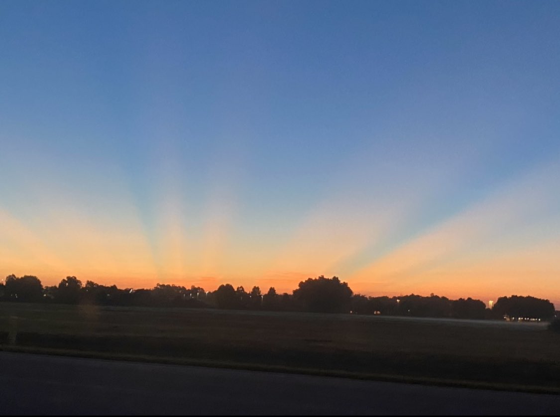 JennyTuggle's tweet photo. @JasonDunning @NBC2 lucky shot out of the car window this morning in Bonita. Unbelievably gorgeous sunrise today!! https://t.co/rPfSc00jXQ