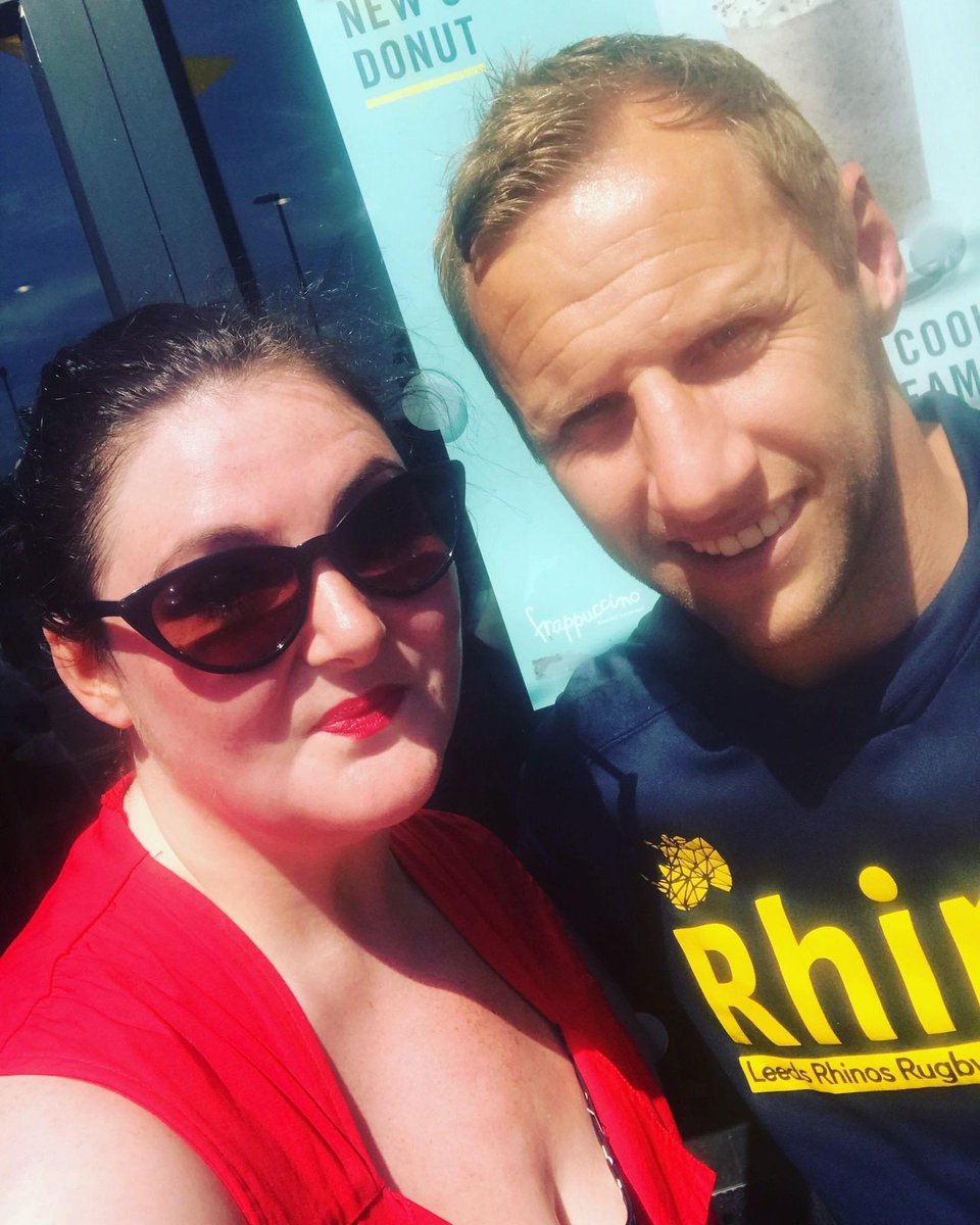 Kayti93's tweet photo. This photo was taken July 2019. Watching @Rob7Burrow my year with MND is heartbreaking. Lindsay is doing amazingly well. What an amazing couple they are. We love you Rob💙💛🦏 https://t.co/JDVrbN9jvV