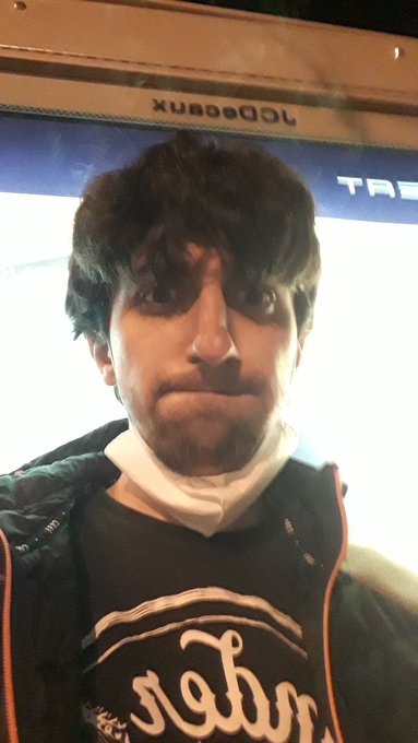 Ala espera del bus con un cigarro y una mascarilla bajo el cuello jaja https://t.co/e2qIjUtvev<a href="/tag/nuevafotodeperfil"class="tags"><span>#nuevafotodeperfil</span></a>