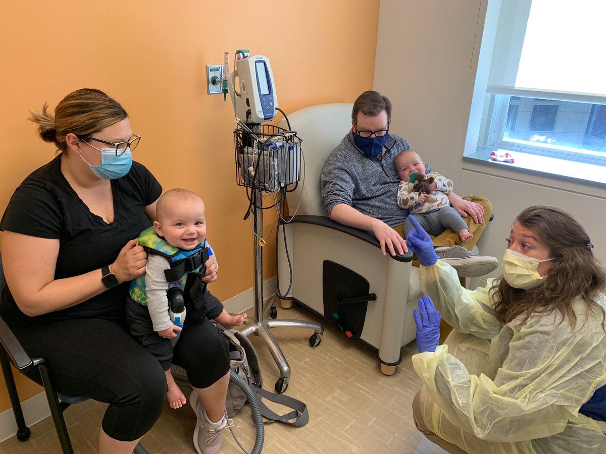 UHRainbowCF's tweet photo. ‼️ CUTENESS OVERLOAD ‼️ I guess you could say the twins’ first vest fitting was a success! Special thanks to one of our amazing RT’s, Rachel! #CysticFibrosis #vest #happybabies #twins #AirwayClearance https://t.co/rQvk51HSPw