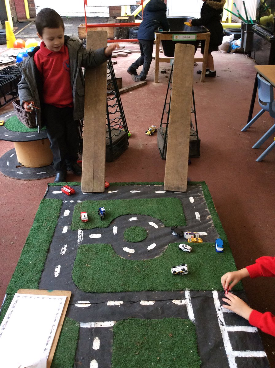 MaundeneSchool's tweet photo. Kingfishers have enjoyed racing the cars and counting how many we have #outdoorlearning #countingisfun #learningthroughplay https://t.co/b2sra4E06j