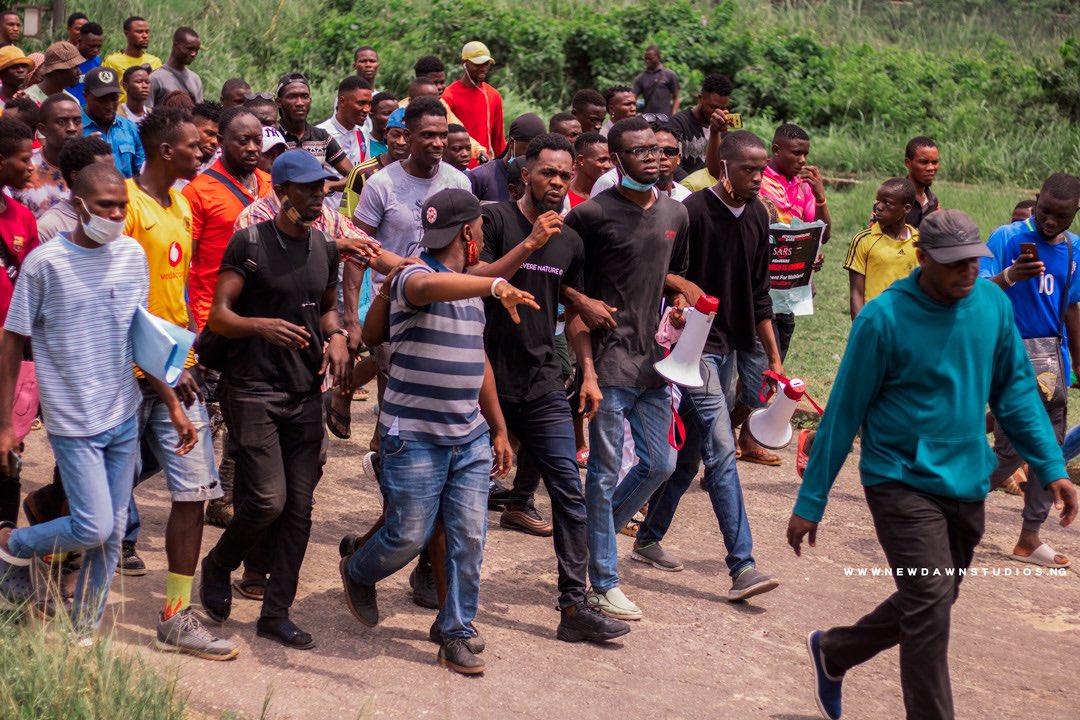 patorankingfire's tweet photo. Break in Transmission...We are Fixing our country. @stannleyjohnn ✊🏿#Endsars #endpolicebrutality https://t.co/RTjmYUrKjs
