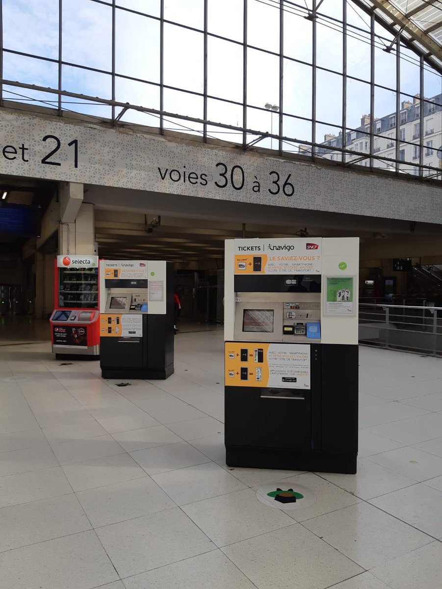 La Gare du Nord Transilien a habillé ses automates de vente pour l’hiver afin de promouvoir l’achat en ligne Navigo &amp; validation par NFC #navigo #titredetransport #android #smartphone <a href="/Actu_Transilien/">Transilien SNCF Voyageurs</a>