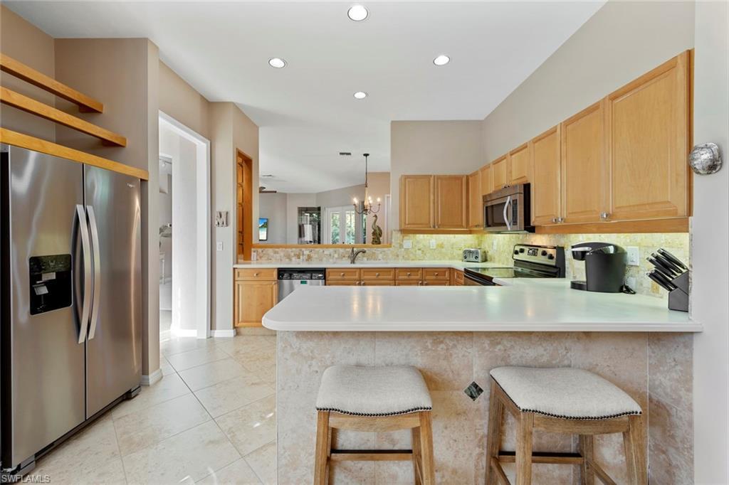 RoyalShellFL's tweet photo. This is one of our #NEWEST homes!
2 beds | 2 baths | 2,000 square feet | https://t.co/fYJUovFHcQ
Some other features include a new roof, gutters, HVAC system, remodeled guest bathroom, and private lanai perfect for entertaining, cooking or hanging out. #RoyalShellStyle https://t.co/c7CyvVrIGW