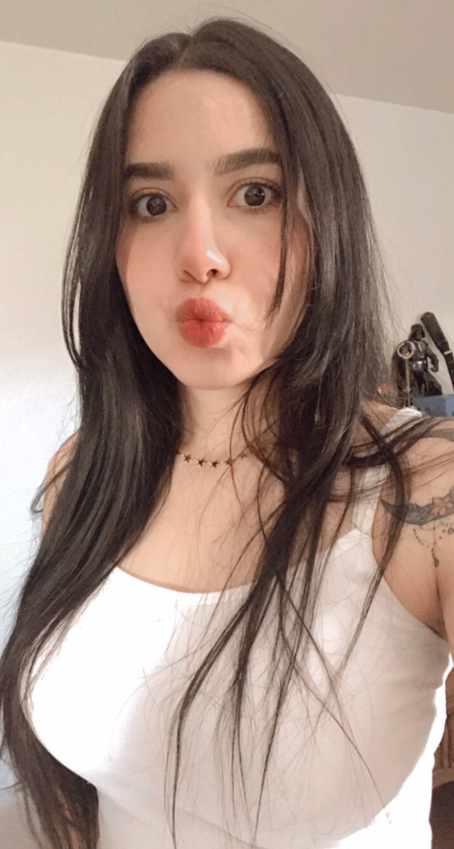 arianneanez's tweet photo. Duckface y que? 🐣 https://t.co/ZRl1Ya5mIP