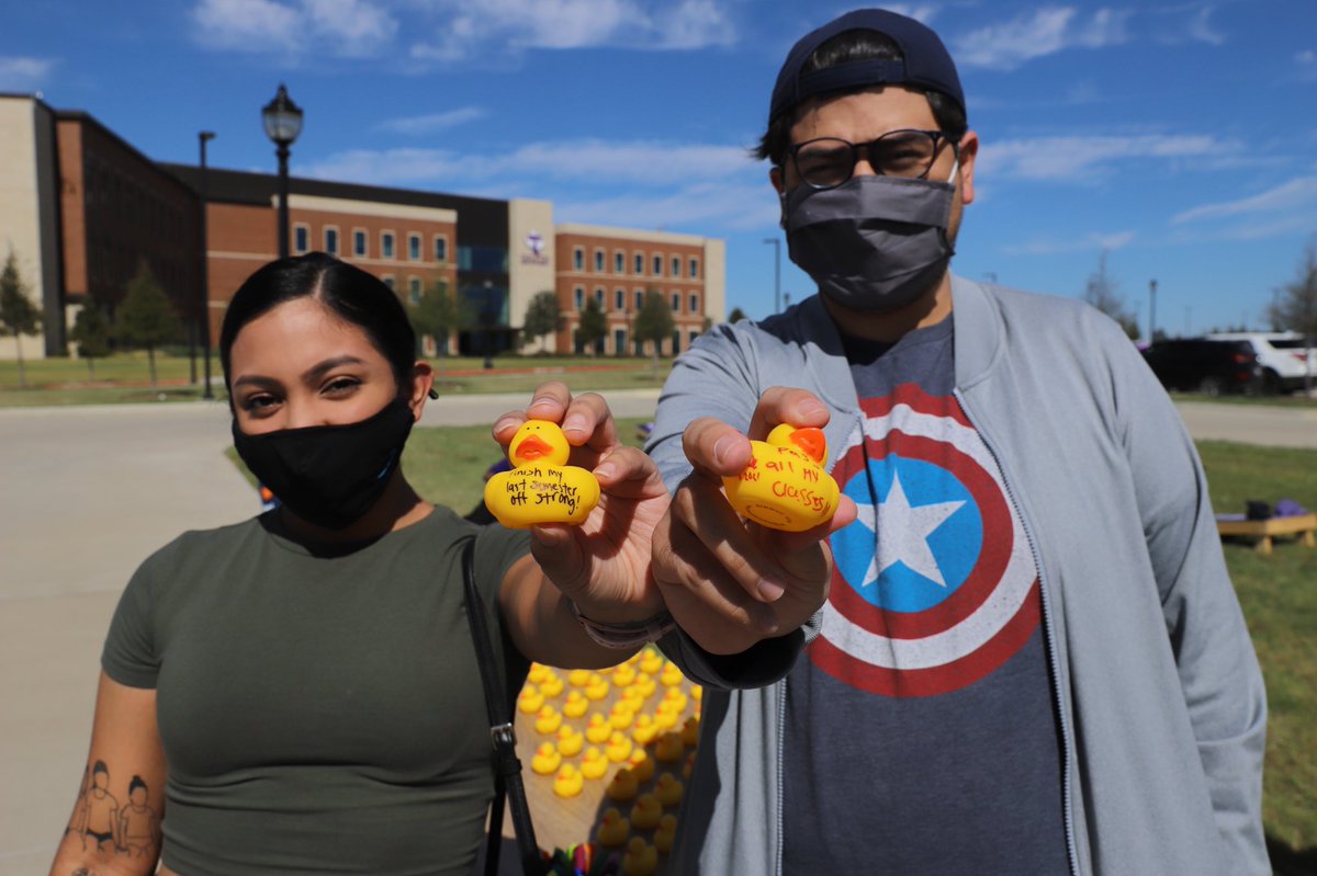 TarletonState's tweet photo. #TexanSpiritWeek Launching of the Ducks with @TarletonFW! #TarletonState https://t.co/s7FbNc0qLn
