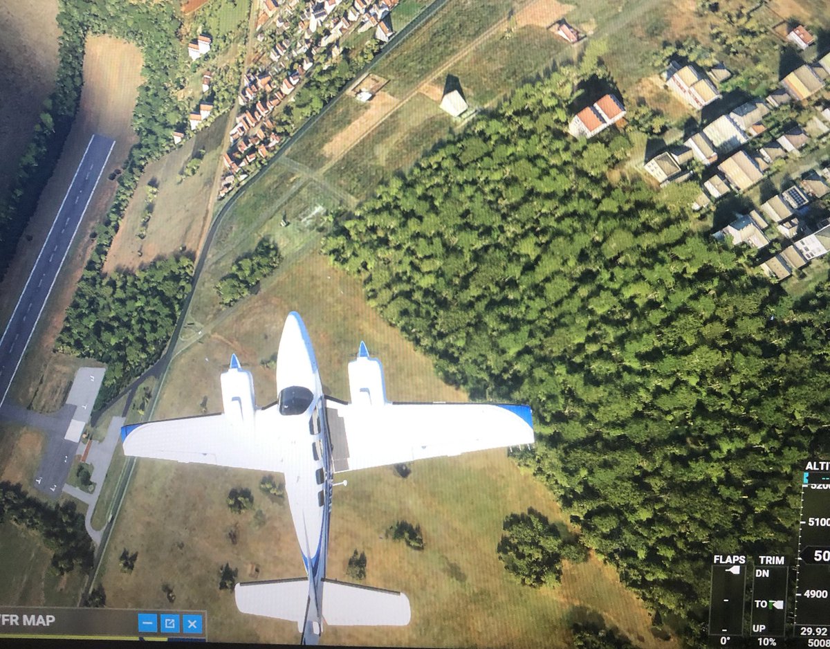 DakExpress's tweet image. Landing at Usina Sao Simao was daunting enough (see the video) - but could I fly back out? Spoilers!