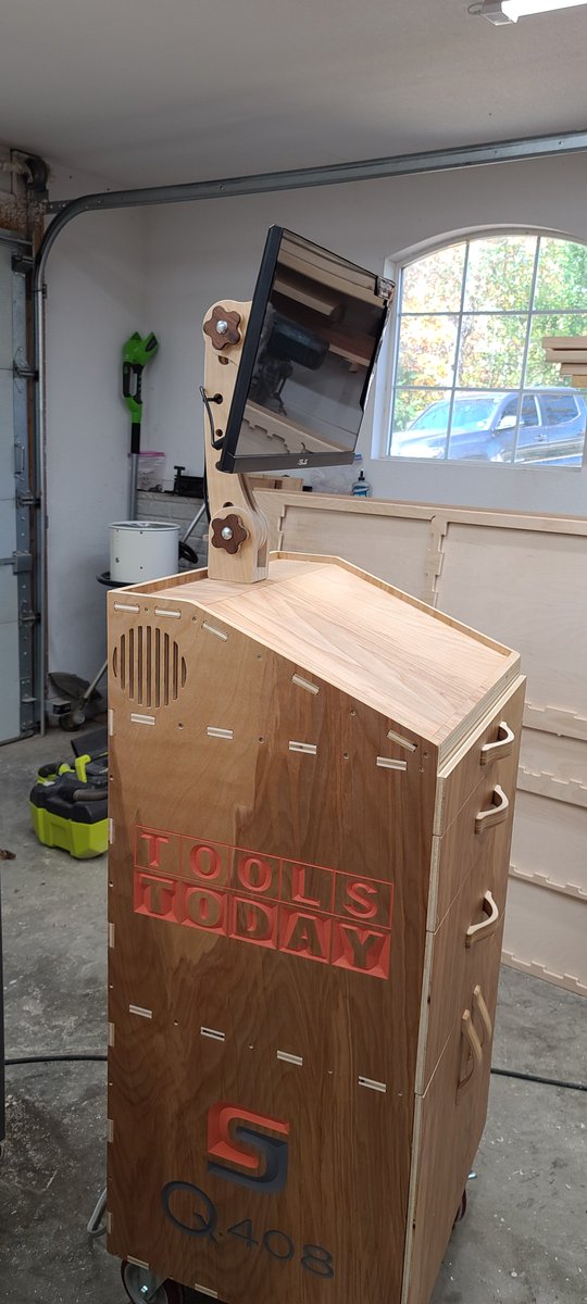 Toolstoday's tweet photo. Check out the latest IGTV Video on making the monitor mount for the #TTcomputerCart.
https://t.co/bd4qt74XDf
#TeamTOOLSTODAY #toolstoday https://t.co/bn7NrwzNDR