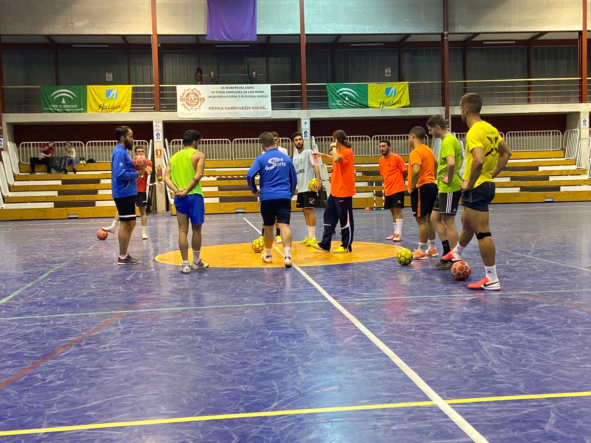 sinapsi44060489's tweet photo. El equipo senior continúa con sus entrenamientos, preparando el primer partido de liga https://t.co/t6LchMmGyI