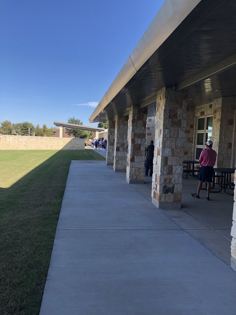 Vbear7's tweet photo. 45 minute wait! #vote #voteearly #Vote2020 #dallascounty https://t.co/QqErls1T9s